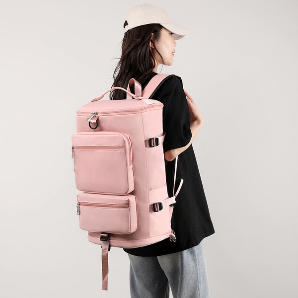 Capacious travel bag for men and women