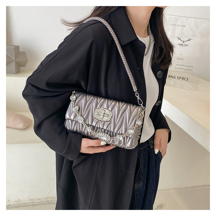 Diamond Chain Shoulder Bag - Small Pleated Crossbody Handbag_voghion.com