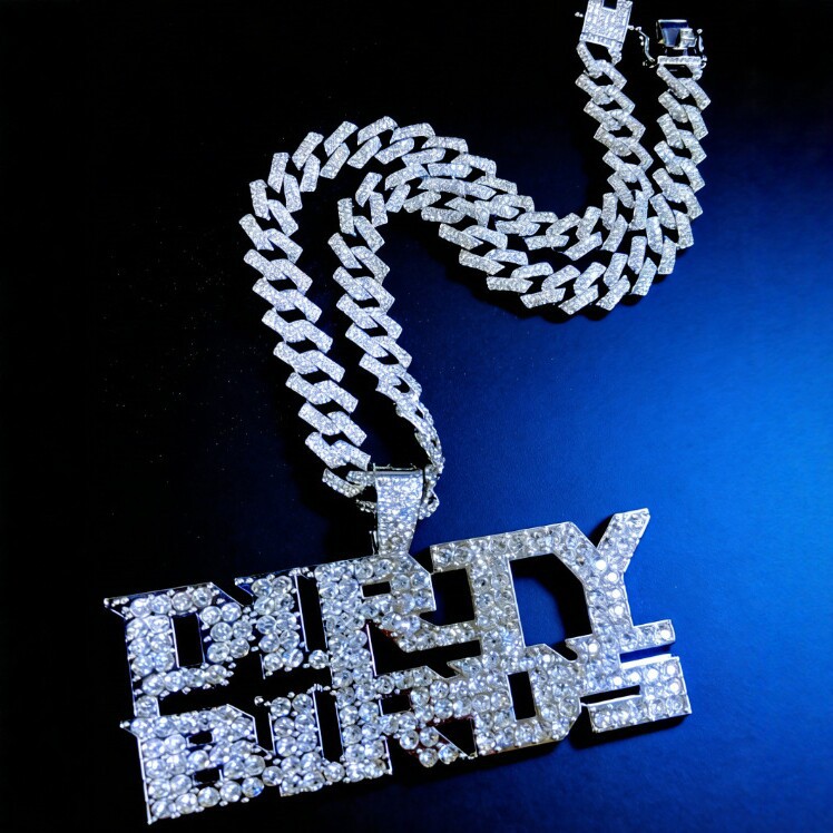Europa y América Hip-Hop Diamante DIRTY BIRDS Letras Colgante Cuba Chain Personalidad de hombre Collar de aleación de moda