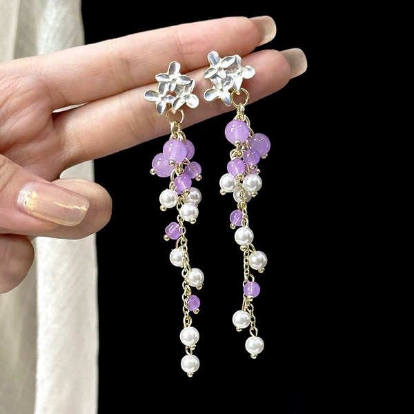 Round beads with tassels, flowered
