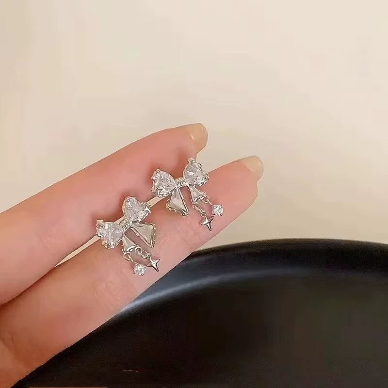 Серебряная игла, маленький дизайнерский бренд модные универсальные серьги с бантом, проба серебра 925, простой и элегантный дизайн