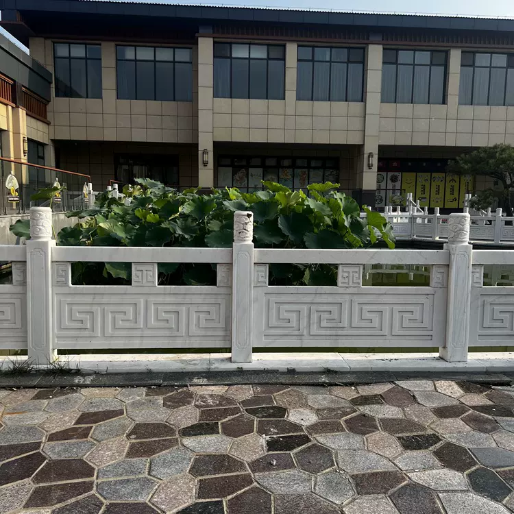 河道桥梁汉白玉栏杆 石雕护栏厂家 寺庙阳台栏板质量保证免费安装