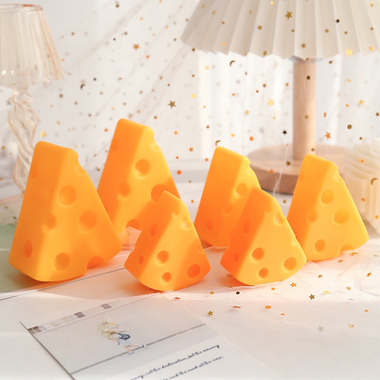 INS Cartoon Cheese Night Light, Silicone Creative Gift, Birthday Present—Same Design, Battery-Powered Decoration, Perfectly Healing and Heartwarming