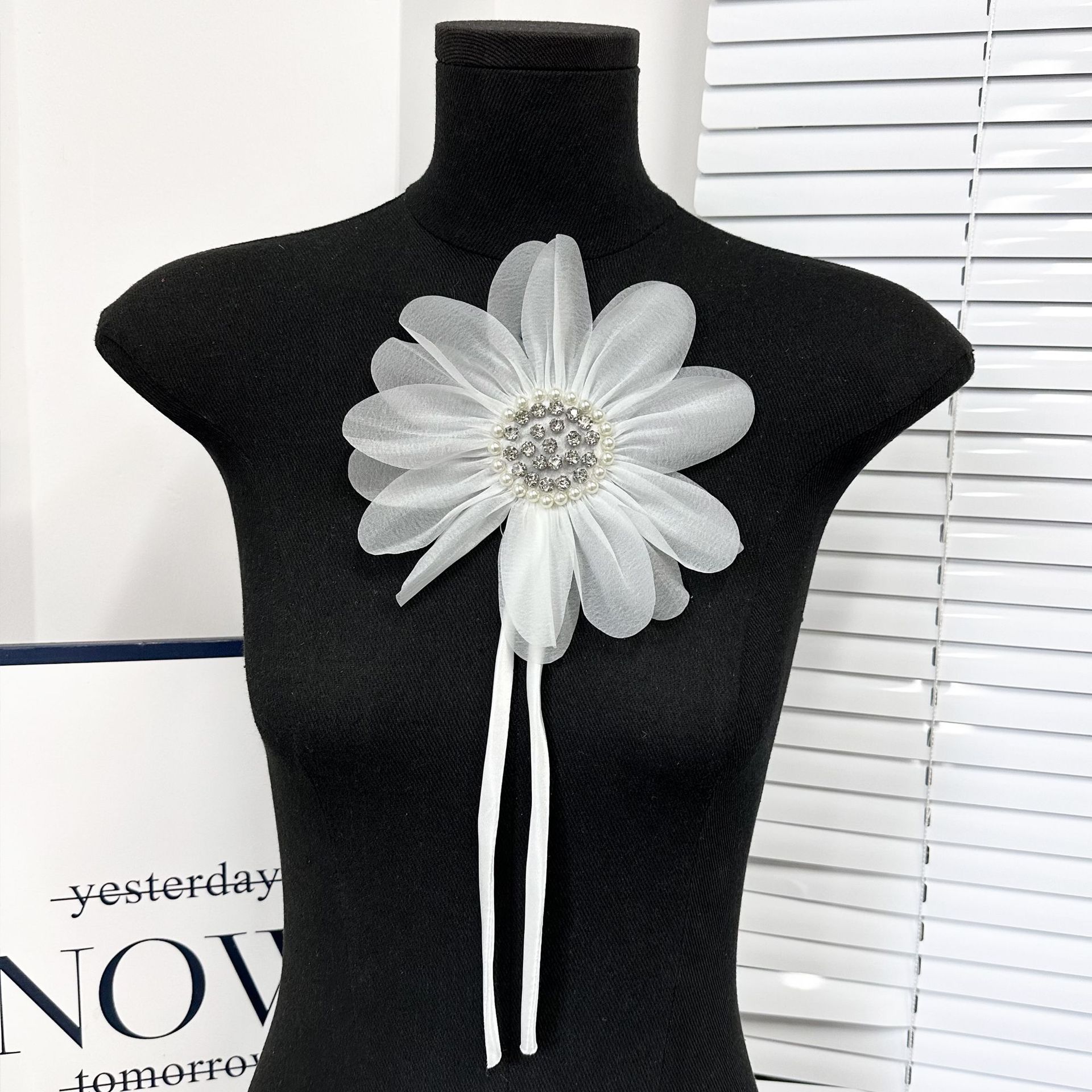 Accesorios para el cabello retro de encaje tricolor gran flor accesorios para el cabello collares zapatos sombreros maletas vestidos dulce decoración flor de pecho image 4