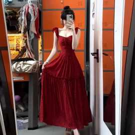 红色波点小飞袖吊带连衣裙子女夏季2025新款爆款独特漂亮掐腰长裙