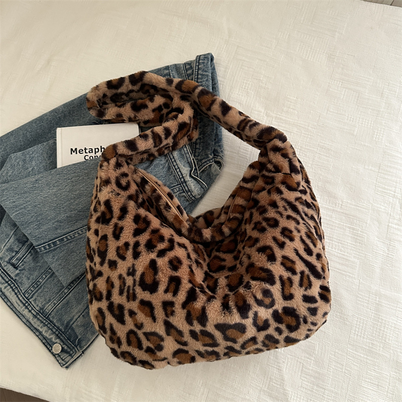Otoño y invierno nuevo estilo de lana personalidad estampado leopardo tendencia callejera 2024 ocio de gran capacidad de peluche de hombro bolso de mujer