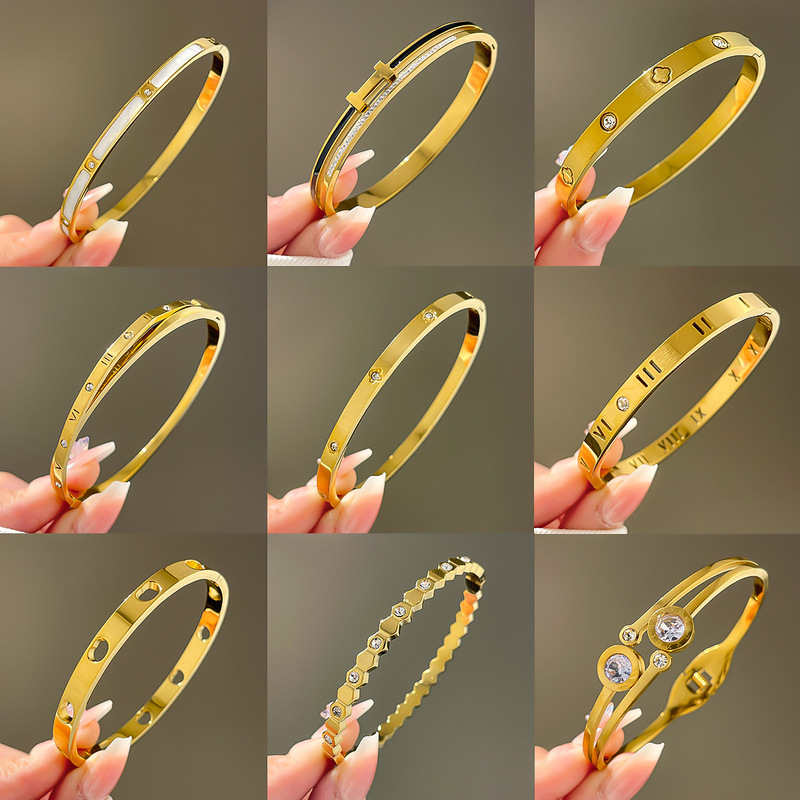Yunyao Four-Leaf Clover Starry Sky Small Waist Titanium Steel Bracelet for Women, High-End Niche Design, Non-Fading, Fashionable, Cross-Border Wholesale Yunyao Four-Leaf Clover Starry Sky Small Waist Titanium Steel Bracelet for Women, High-End Niche Design, Non-Fading, Fashionable, Cross-Border Wholesale