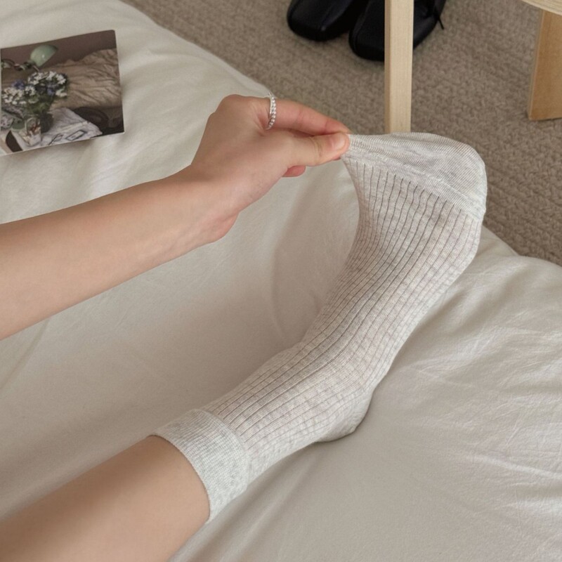 Summer Thin Seamless Socks for Women, Black and White Miu Style, Simple Solid Color Basic Ins Daily Mid-Tube Slouch Socks, Japanese and Korean Women's Socks Summer Thin Seamless Socks for Women, Black and White Miu Style, Simple Solid Color Basic Ins Daily Mid-Tube Slouch Socks, Japanese and Korean Women's Socks