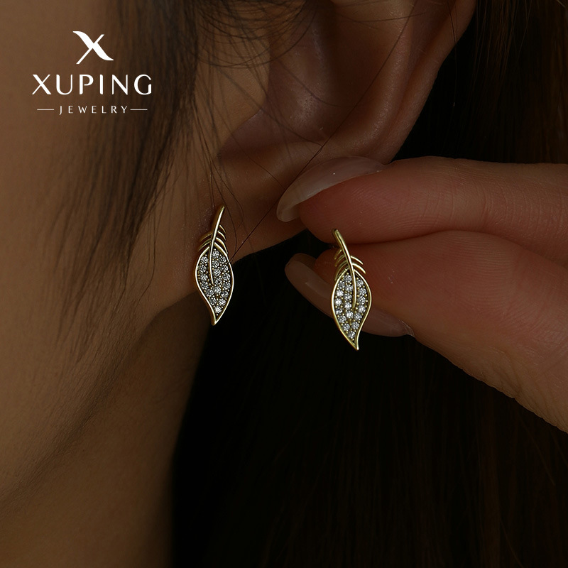 Joyería Xuping, pendientes pequeños y delicados con forma de hoja de piedras preciosas artificiales de alta gama, con un diseño único en estilo europeo y americano.