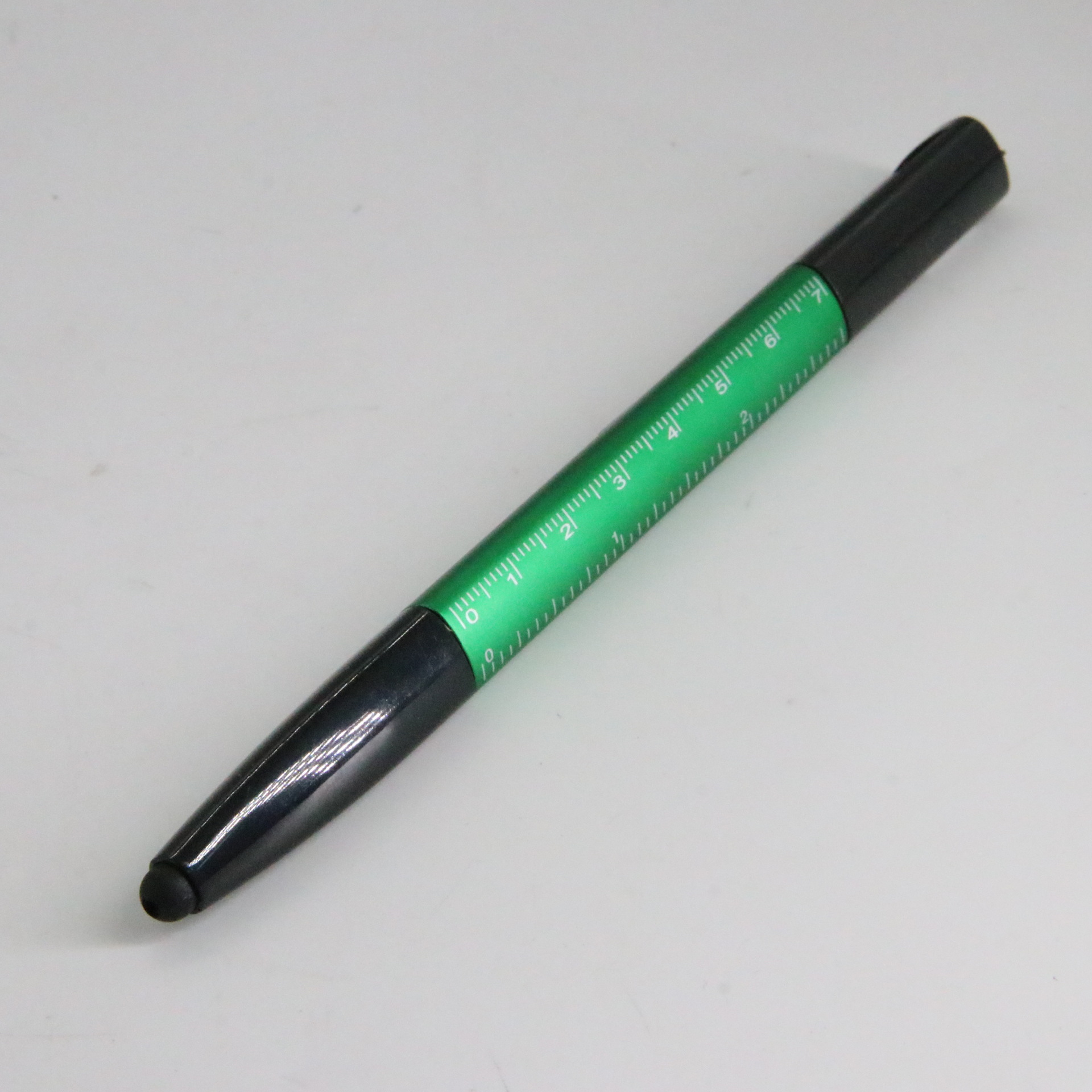 Bolígrafo multifuncional plástico del teléfono móvil de la pluma del tenedor del teléfono móvil de la pantalla táctil de la escala de la pluma cuatro-en-uno Bolígrafo multifuncional