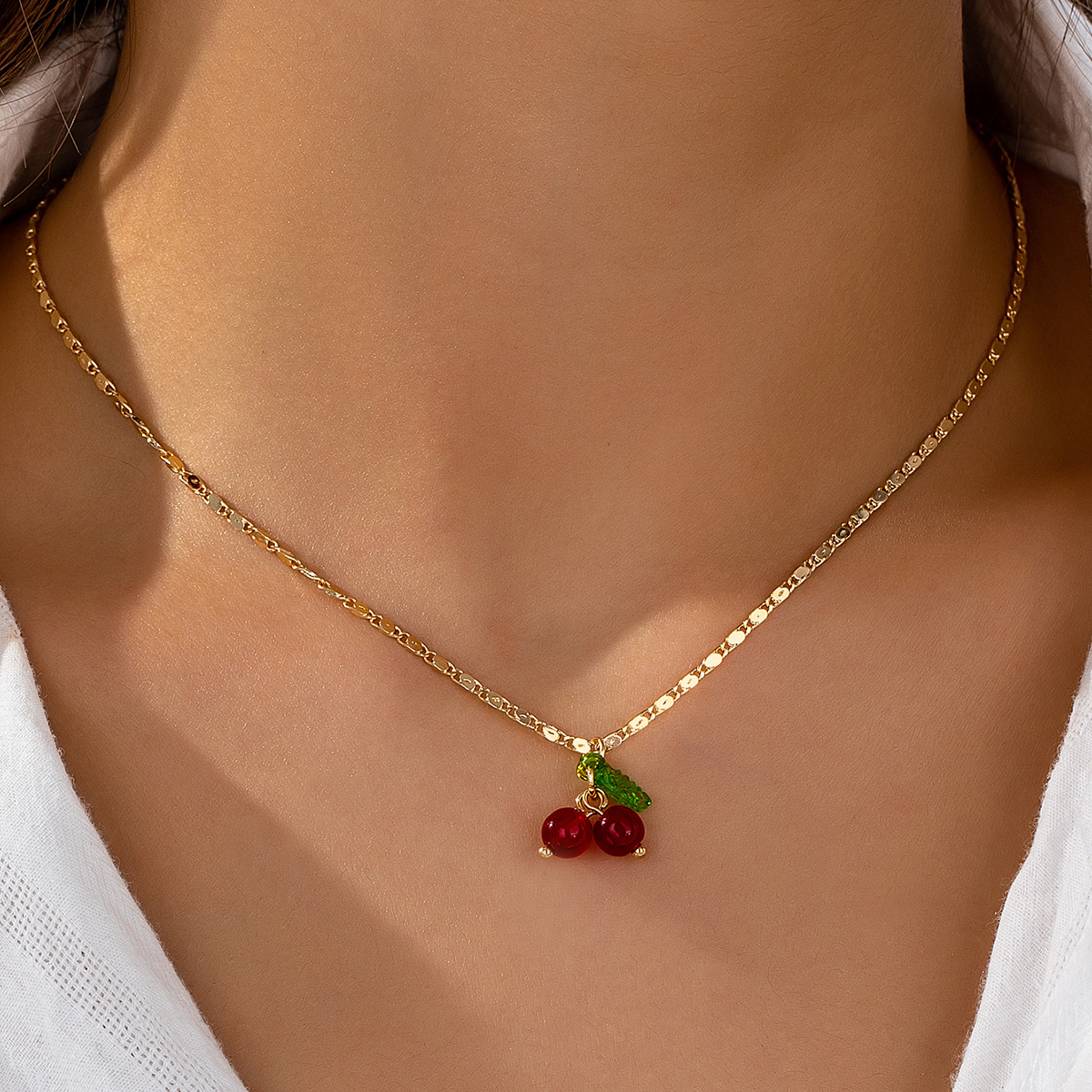Collier ras de cou élégant en perles baroques plaqué or argent_voghion.com