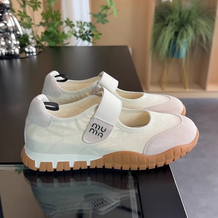 Zapatos de mujer Mary Jane de color amarillo francés 2025 verano nuevo estilo interior velcro boca baja zapatos de lona de punta redonda zapatos individuales