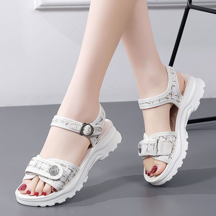 Sandálias de viento de fragancia para mujeres 2026 nuevo verano un botón ultra suave con suela gruesa versátil zapatos deportivos de playa muffin