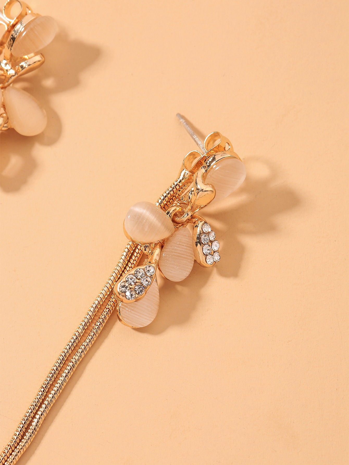 9g Weight Artificial Gemstones Inlay Material Earrings Classification Housewarming, Anniversary, Business, Wedding, Travel, Birthday, Festival Occasion Alloy Material Flower Pattern Women'S Gender Simple Style Style Silver Color Simple Style Flower Alloy Artificial Gemstones Drop Earrings 5