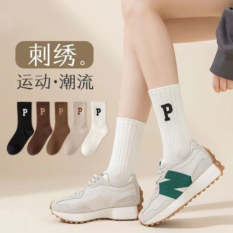 黒と白のファッションの靴下の女子学生のストッキングの綿の靴下は春と秋の季節の女子学生の靴下の諸及び靴下業の女性の靴下の秋を卸売りします。|undefined