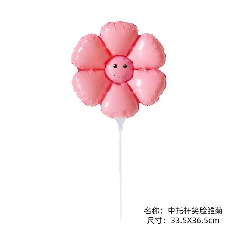 太陽の花の笑顔の花の風船は手を持って小さいデイジーの露店を持ってひまわりのアルミニウムの膜を押して空の卸売りの花を漂っています。|undefined