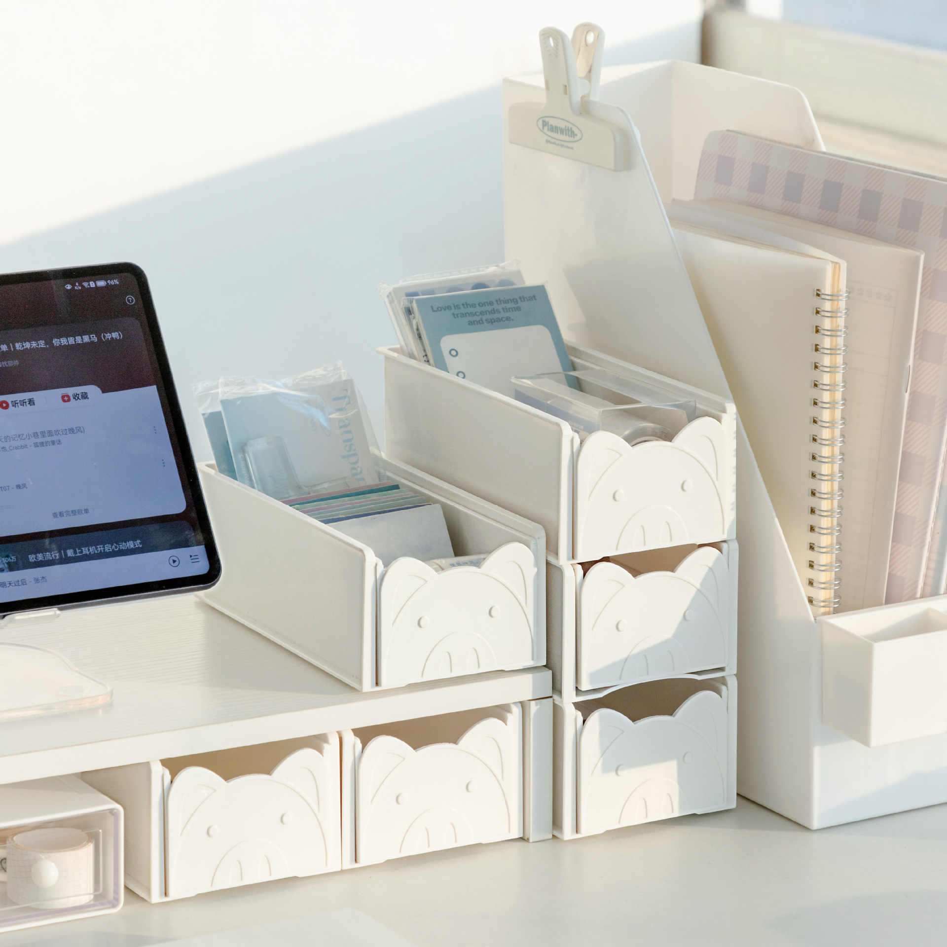 Se puede superponer la Caja de almacenamiento de escritorio de cajón, la Caja de almacenamiento de papelería de cajón, la Caja de almacenamiento de acabado de escritorio, la Caja de almacenamiento al por mayor.