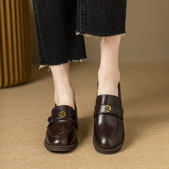 2024 spring new sheepskin Camellia soft bottom loafers women's fashionable casual flat heel shoes slip-on small leather shoes