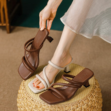 ��ʽ��ЬŮ�⴩�r��2025���¿��ļ����^������Ů�L�߸�һ�֛���Ь