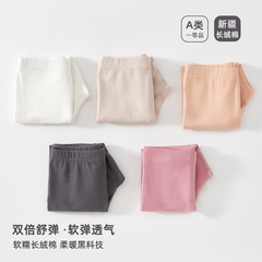 女の子のレギンス春と秋の外にズボンを着ています。