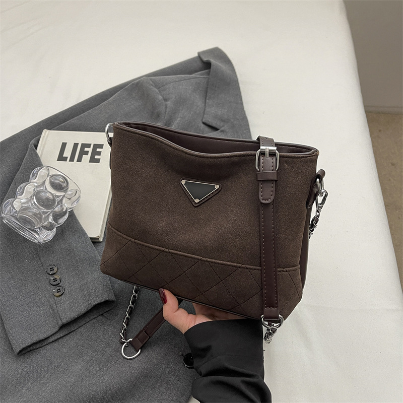 Bolso retro esmerilado simple bolso de mujer otoño / invierno 2024 nueva cadena bolso pequeño de moda estilo extranjero bolso de transporte