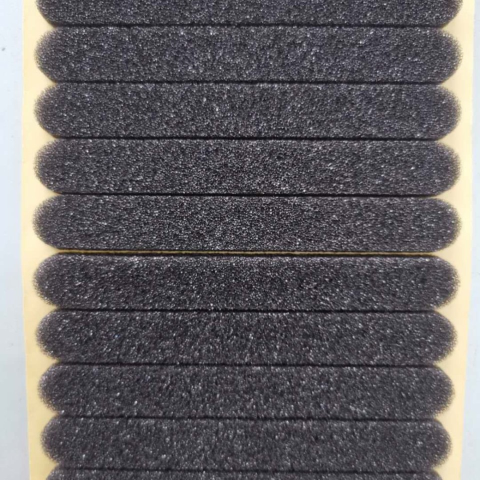 En stock suministro KN95 máscara esponja tira autoadhesiva almohadilla de esponja inodoro Puente de la nariz esponja palo gris esponja tira