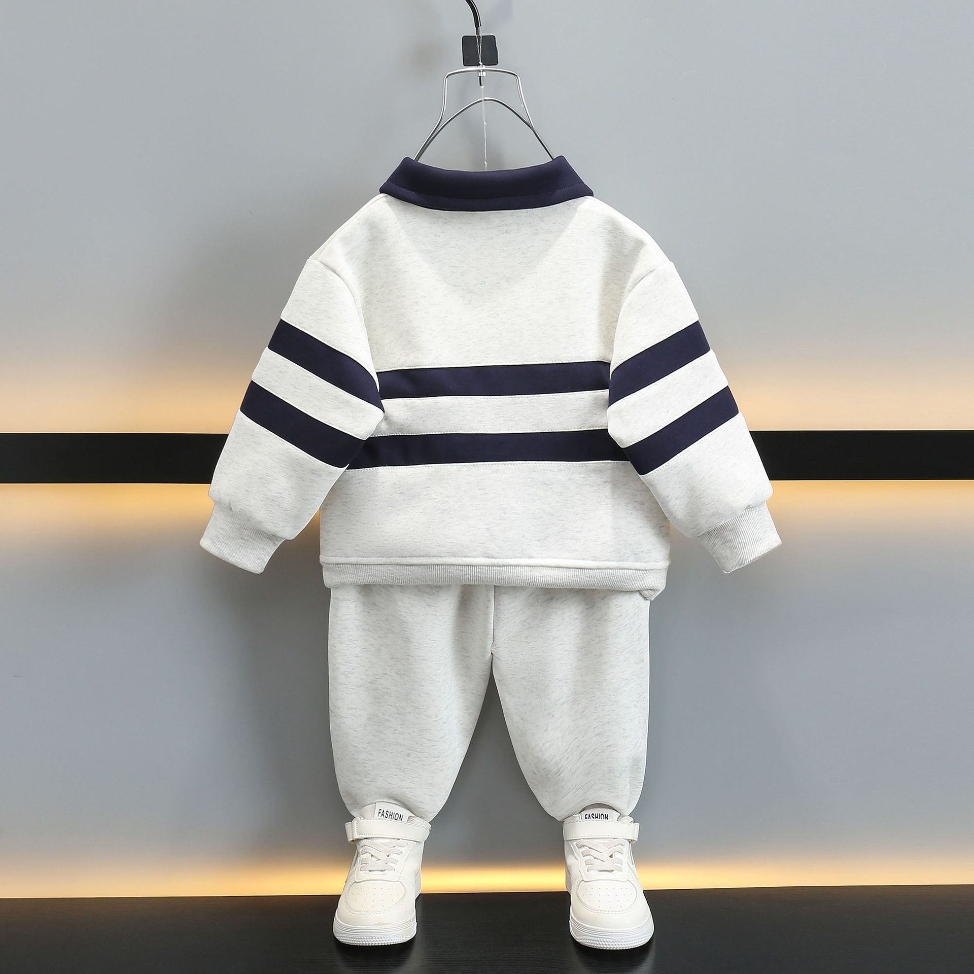 7079 Traje de primavera y otoño para niños 2025 nuevo suéter a rayas para bebés de dos piezas Ropa de moda coreana para niños de moda