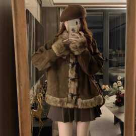 复古毛毛拼接麂皮绒外套女2025秋冬季美拉德加厚牛角扣独特超好看