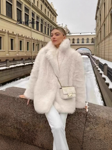 Eco-friendly leather coat with a pure color and high-end vibe, perfect for trendy and bold women in the 2025 autumn/winter season from Europe and America.