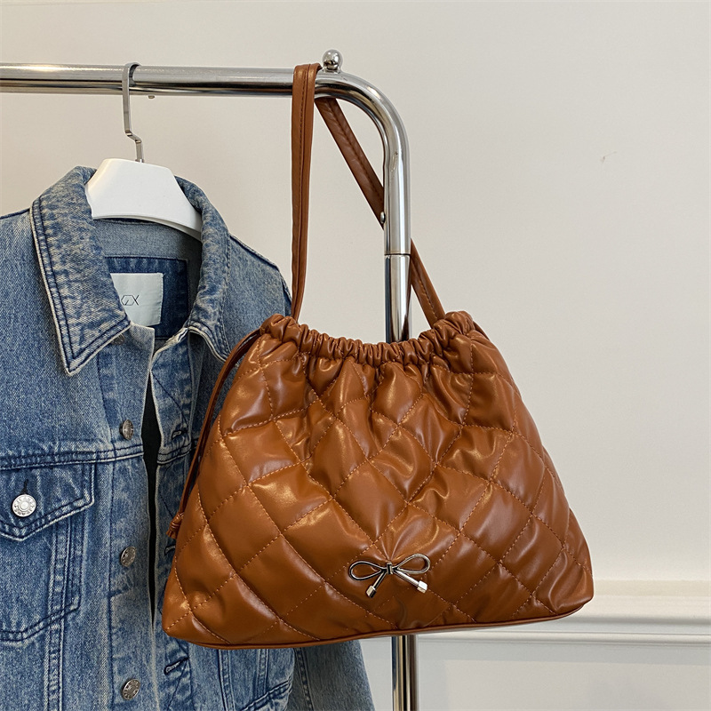 Bolsa de mano esponjosa acolchada moda Argyle mochila suave bolso acolchado adecuado para la escuela para trabajar comprar 2024 nuevo