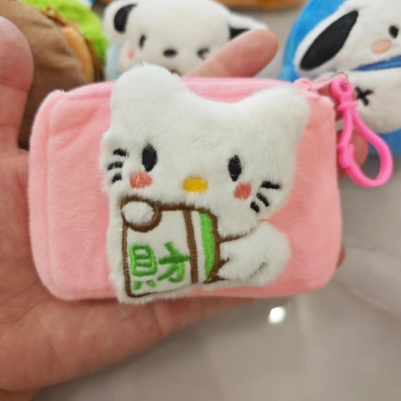 White kitten-square bag