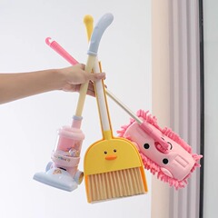 子供のおもちゃのままごとの男女の赤ちゃんの漫画の家庭用の掃除機