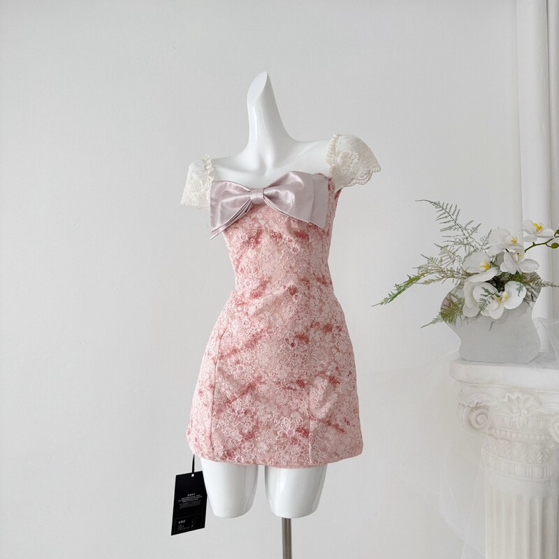 Luxurious Blush Pink Water-Soluble Lace Embroidered Dress with Large Bow Hem Luxurious Blush Pink Water-Soluble Lace Embroidered Dress with Large Bow Hem
