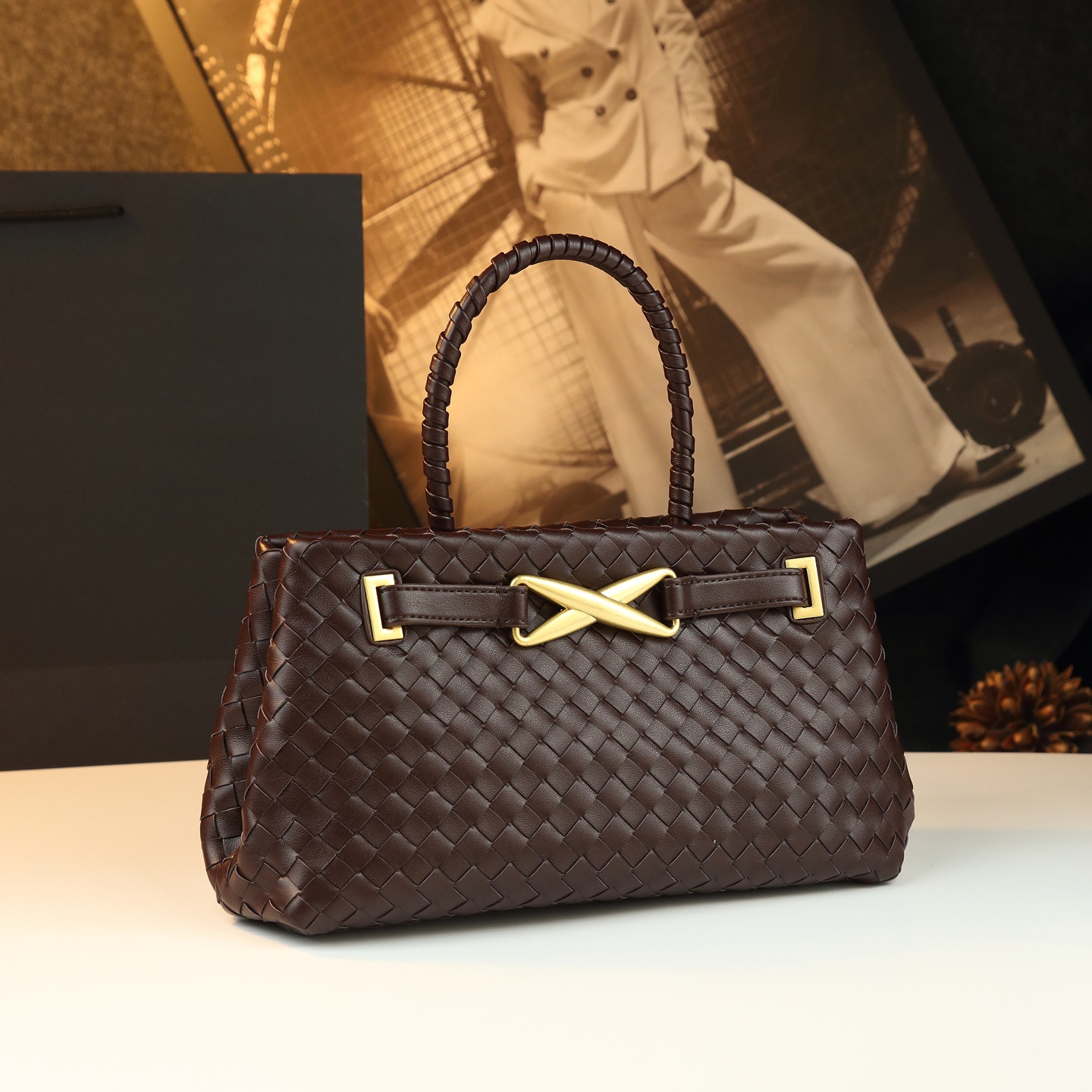 Túi tote da nữ đáy rộng phong cách retro, dung tích lớn, đeo vai đeo chéo — màu xanh lá cây, Màu trắng nhạt, màu đen, Màu nâu