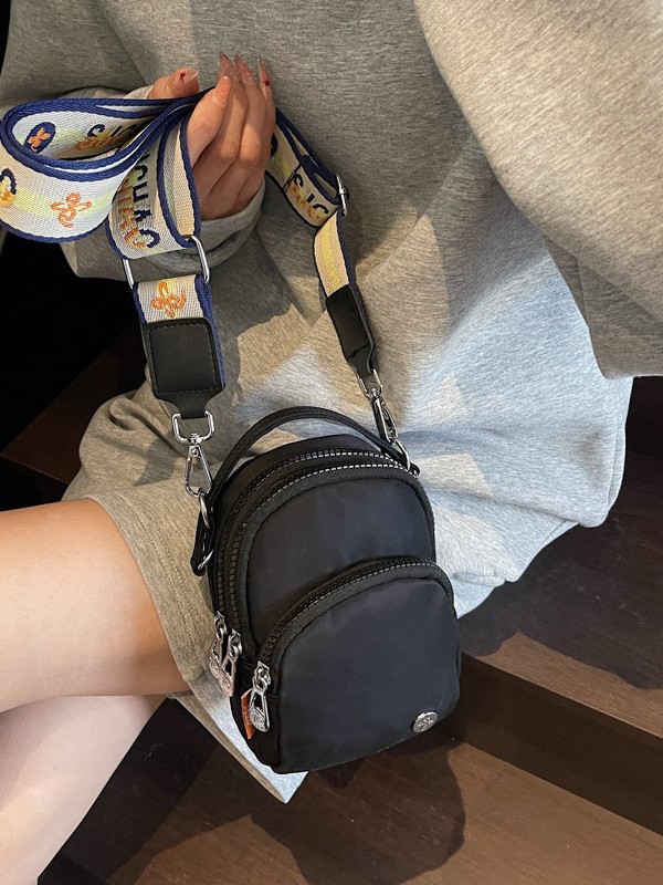 Nuevo bolso cuadrado pequeño portátil de moda coreana transfronterizo, bolso femenino, bolso de mensajero de un solo hombro ligero de color de contraste de tela Oxford de alta gama