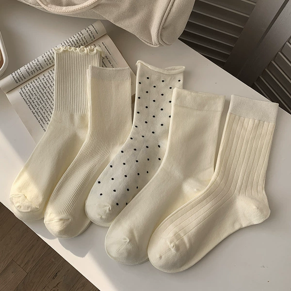 0388 Curly Confinement Socks