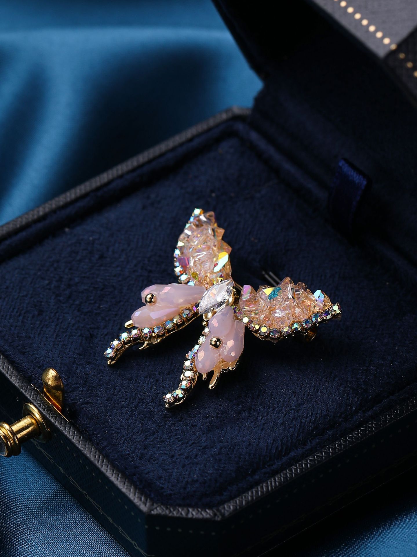 Elegante Mariposa Perlas Barrocas Cobre Mujeres Broches display picture 6