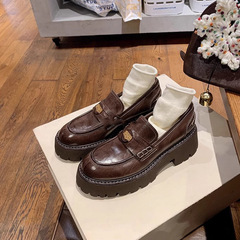 ウォッシュドレザー～5.5cm厚底ゴールドコインローファー レディース ブリティッシュスタイル 小柄さん向け ブラウンレザーシューズ