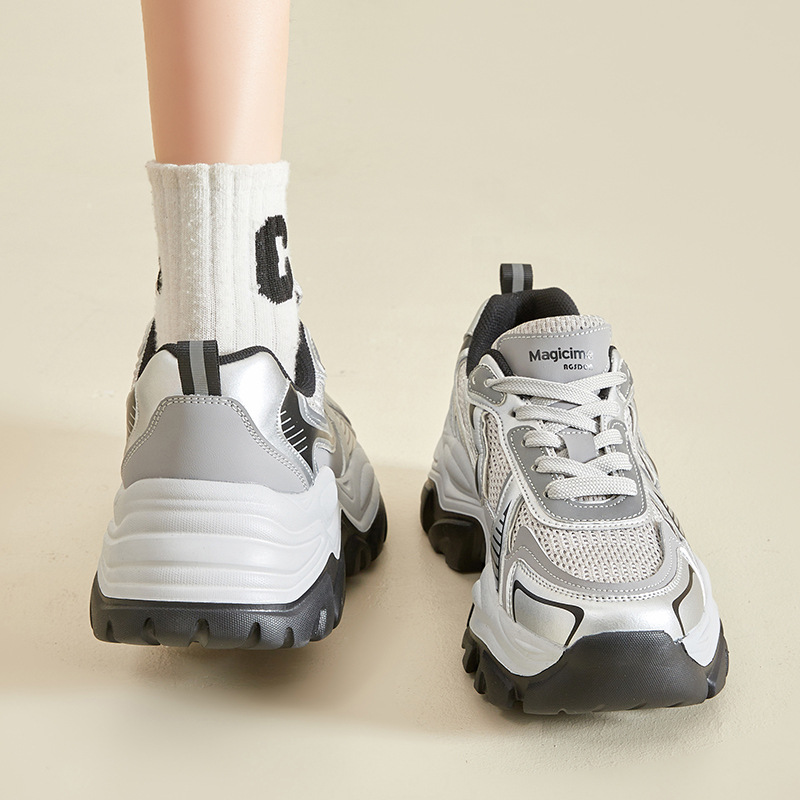 Augustion Daddy Shoes Mujer 2025 Nueva suela gruesa de primavera Plata Retro Casual Pies Sneakers ins