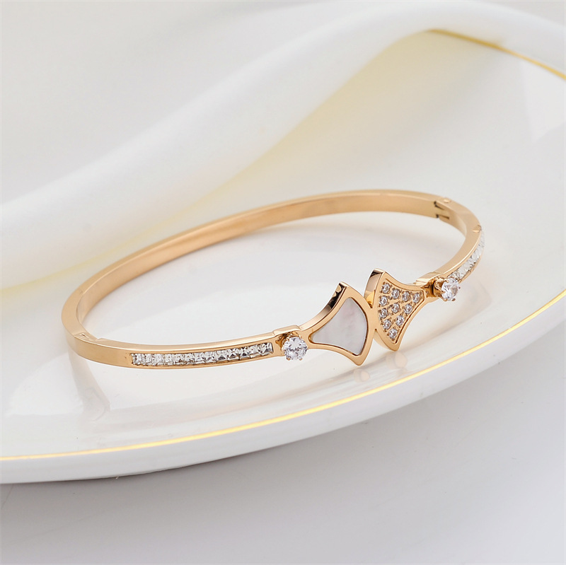 Pulsera de titanio y acero para mujer, diseño moderno y sencillo, pulsera de lujo que no se desvanece, venta al por mayor en stock.