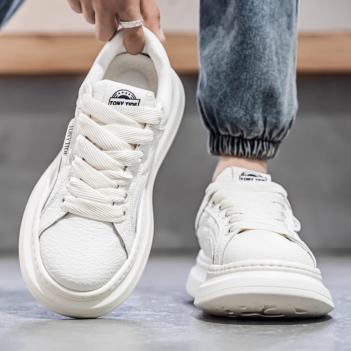 European Men's 2025 Autumn New Brand High-end Sports Casual White Sneakers Height-increasing Versatile Trendy Shoes_vogvips.com