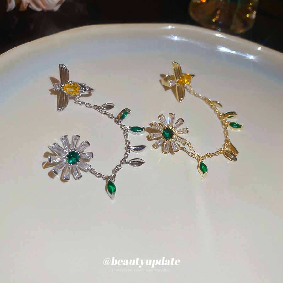 Aguja de plata, circón, flores redondas, pendientes de abeja, pendientes de una pieza, pendientes de diseño de nicho de lujo ligero de moda, mujeres