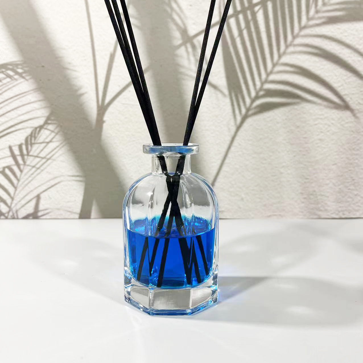 供应新款香薰瓶120ml八面溜肩玻璃瓶厚底挥发液瓶空瓶子