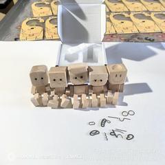 跨境新品 Shaking Wooden Man Figurine汽车装饰手工制作摇脚源头