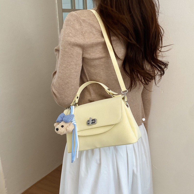Bolso de mano diario de alto valor para mujeres 2026 primavera / verano nuevo estilo de moda bolso de hombro de estilo extranjero nicho bolso de transporte