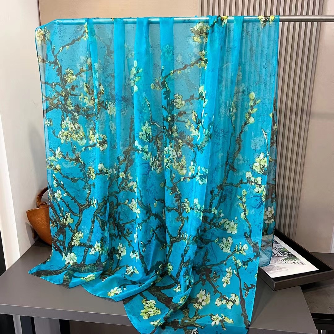 春と秋のシルクスカーフ女性用2026年新作大判ガーゼスカーフ、スタイリッシュでシンプル、多用途、おしゃれな日焼け止めショール、お母さんへのプレゼントに最適。