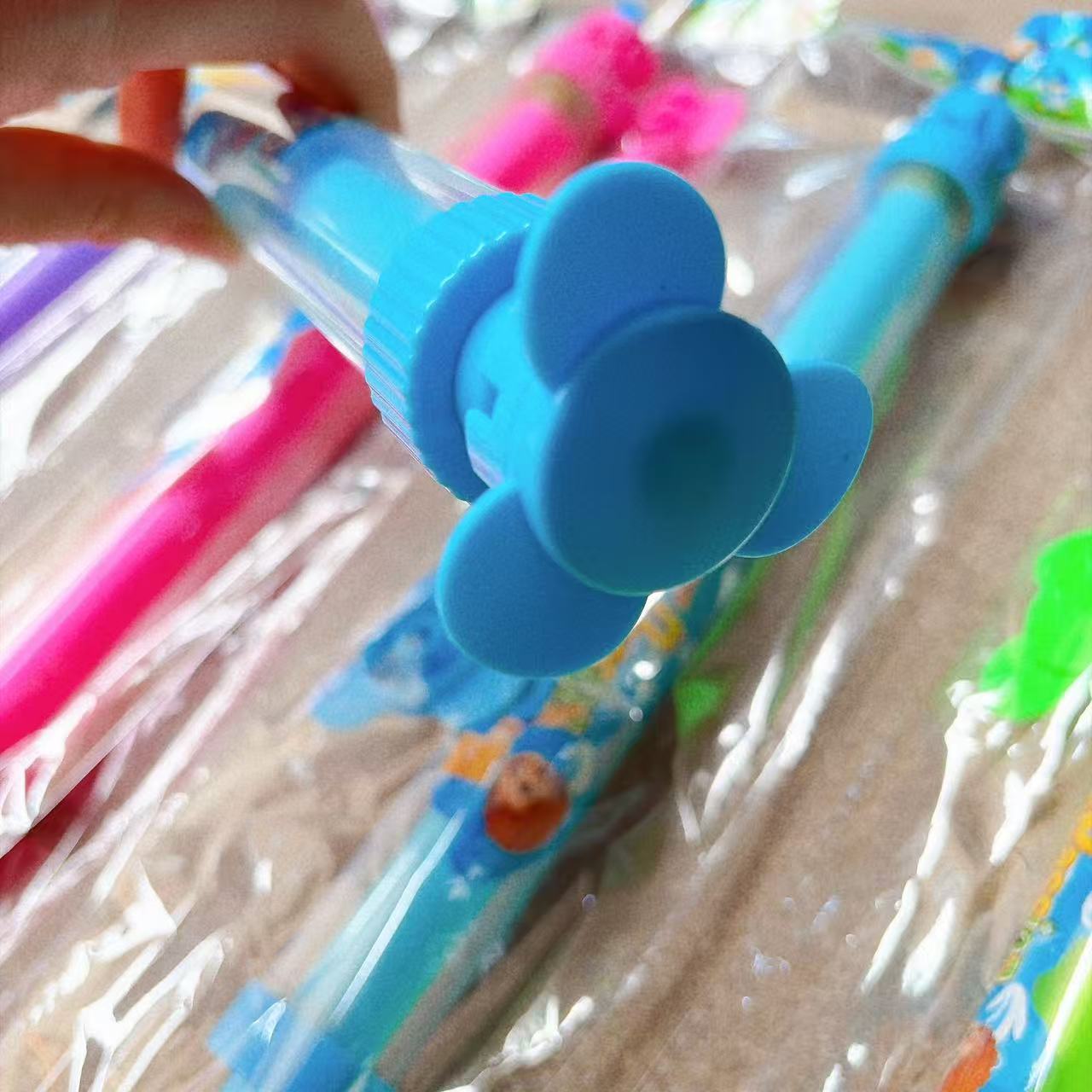 Nuevo molino de viento fuegos artificiales pistola de agua de verano playa juguetes de agua al aire libre pulverización tipo pulverización pistola de agua de agua junto al mar