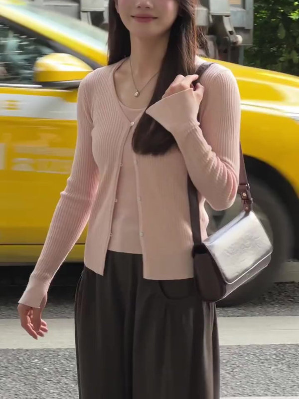 粉色V领针织开衫吊带两件套女早秋韩系穿搭漂亮修身短款毛衣外套|undefined