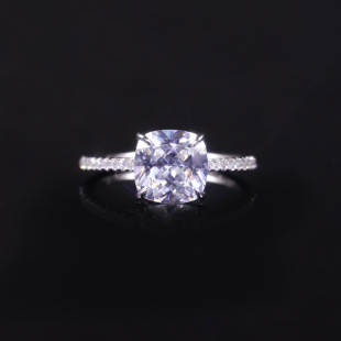 Exquisite European Version 1 Carat Wedding Ring Main Stone Pillow Ring S925 Sterling Silver Ring Inlaid with Moissanite Cultivated Diamond