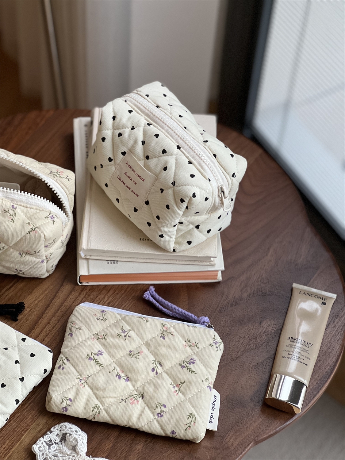 30g Weight Canvas Lining Material Zipper Closure Type / Strap Type Cosmetic Bag Bags Type Holiday, Daily Occasion Corduroy Material Heart Shape, Flower Pattern All Seasons Season Women's Gender Classic Style Style Square Shape Classic Style Heart Shape Flower Corduroy Square Makeup Bags 6
